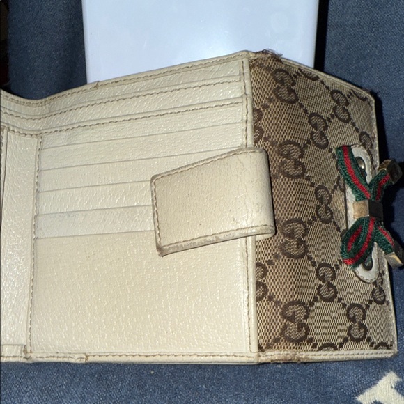 Gucci Tan and Brown Monogram Wallet - Picture 15 of 16